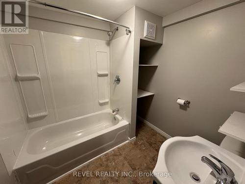 39 Maple Street N, Timmins (Tne - Central), ON - Indoor Photo Showing Bathroom