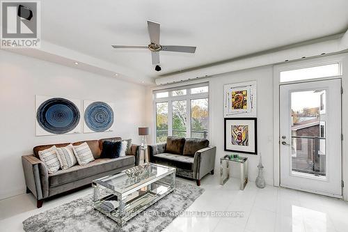 3 - 10 Chestnut Street, Ottawa, ON - Indoor Photo Showing Living Room