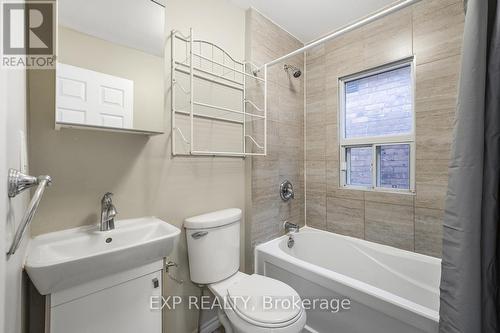 Upper - 129 Grant Avenue, Hamilton, ON - Indoor Photo Showing Bathroom