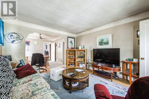 1121 Trafalgar Street, London East, ON - Indoor Photo Showing Living Room