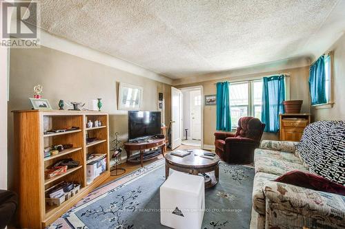 1121 Trafalgar Street, London East, ON - Indoor Photo Showing Living Room