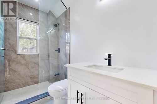 971 Ormsby Street, London, ON - Indoor Photo Showing Bathroom