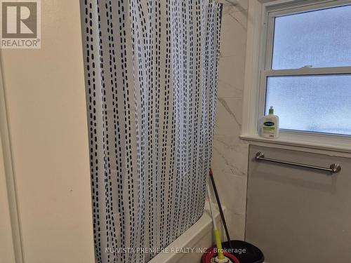 324 Auburn Avenue, London, ON - Indoor Photo Showing Bathroom