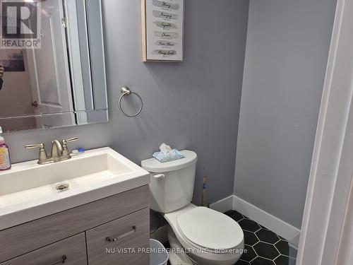 324 Auburn Avenue, London, ON - Indoor Photo Showing Bathroom