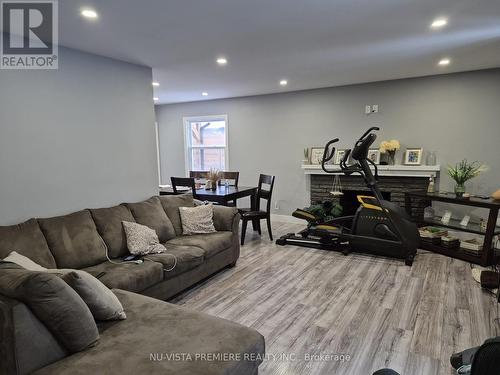 324 Auburn Avenue, London, ON - Indoor Photo Showing Living Room