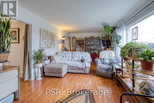 514 Krug Street, Kitchener, ON - Indoor Photo Showing Living Room