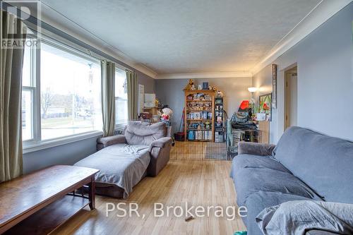 514 Krug Street, Kitchener, ON - Indoor Photo Showing Living Room