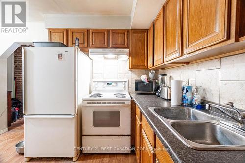 140 Rectory Street, London, ON - Indoor Photo Showing Kitchen With Double Sink