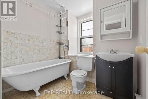 196 Osgoode Street, Ottawa, ON - Indoor Photo Showing Bathroom