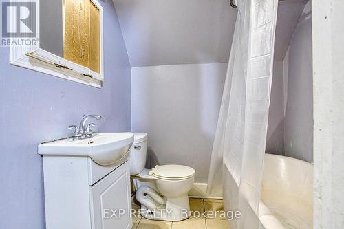 134 Rosslyn Avenue N, Hamilton, ON - Indoor Photo Showing Bathroom