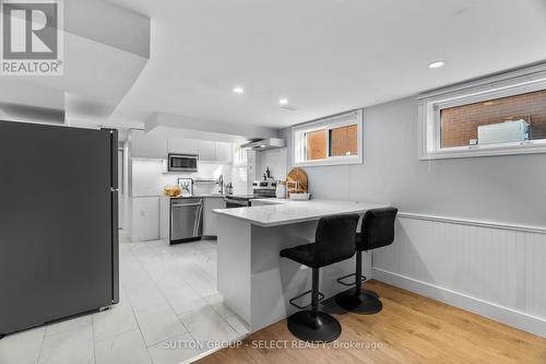 1972 Royal Crescent, London, ON - Indoor Photo Showing Kitchen