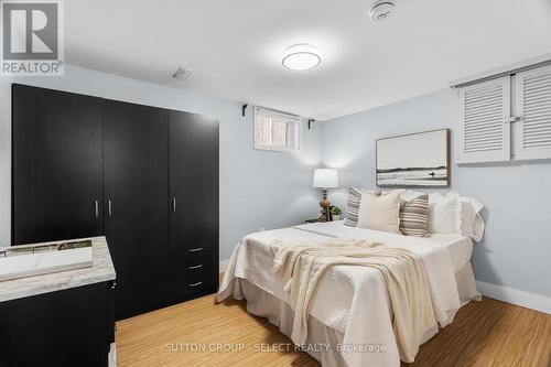 1972 Royal Crescent, London, ON - Indoor Photo Showing Bedroom