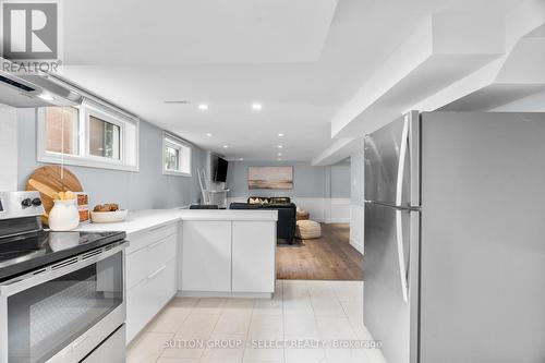 1972 Royal Crescent, London, ON - Indoor Photo Showing Kitchen