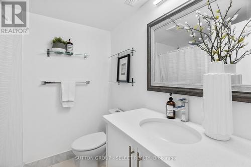 1972 Royal Crescent, London, ON - Indoor Photo Showing Bathroom