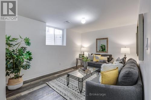 39 Yvonne Crescent, London, ON - Indoor Photo Showing Living Room