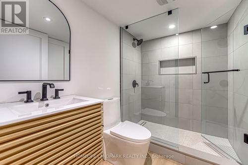 195 Albany Avenue, Toronto, ON - Indoor Photo Showing Bathroom