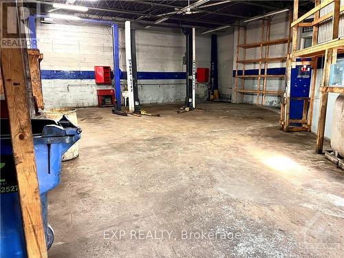 109-111 Marier Avenue, Ottawa, ON - Indoor Photo Showing Garage