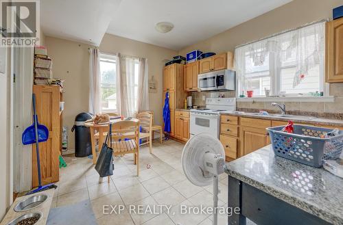 324 Maple Avenue, Kitchener, ON - Indoor Photo Showing Kitchen