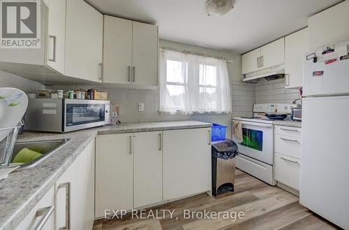 324 Maple Avenue, Kitchener, ON - Indoor Photo Showing Kitchen