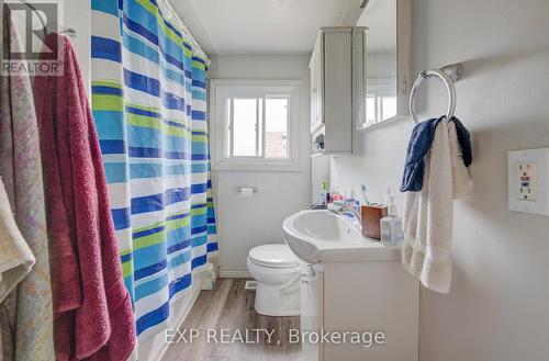 324 Maple Avenue, Kitchener, ON - Indoor Photo Showing Bathroom