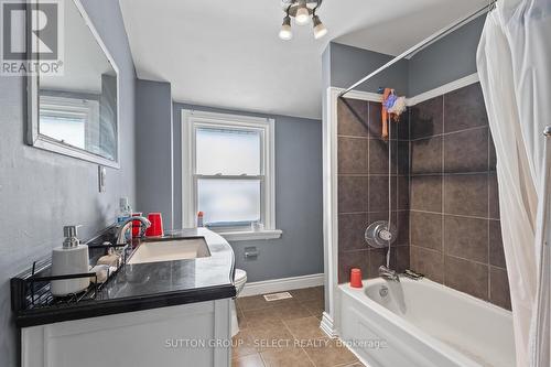 165 Madison Avenue, London, ON - Indoor Photo Showing Bathroom