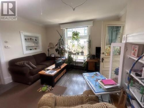 161 Foster Avenue, Belleville, ON - Indoor Photo Showing Living Room