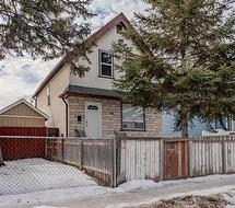 384 Magnus AVE  Winnipeg, MB R2W 2B9