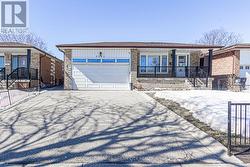 3393 BRANDON GATE DRIVE  Mississauga, ON L4T 3N3