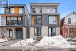 377 DOMINION AVENUE  Ottawa, ON K2A 2H1