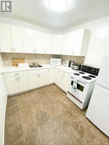 237 Lakeshore Road E, Mississauga, ON - Indoor Photo Showing Kitchen