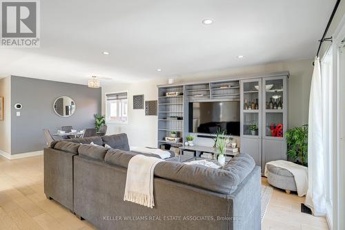 793 Third Street, Mississauga, ON - Indoor Photo Showing Living Room