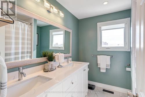 793 Third Street, Mississauga, ON - Indoor Photo Showing Bathroom