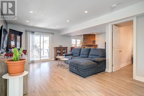 793 Third Street, Mississauga, ON - Indoor Photo Showing Living Room