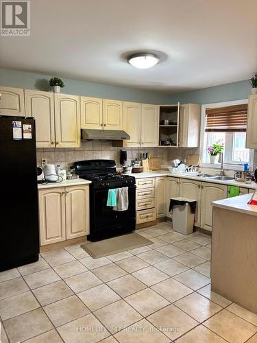 820 Othello Court, Mississauga, ON - Indoor Photo Showing Kitchen