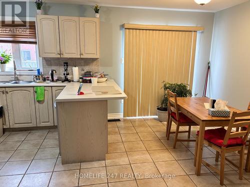 820 Othello Court, Mississauga, ON - Indoor Photo Showing Kitchen With Double Sink