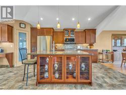 Functional kitchen layout, with gorgeous glass cabinets in the island - 