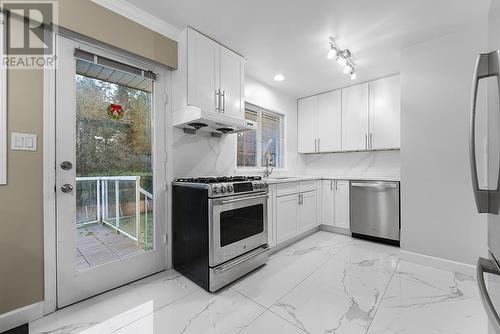 9248 General Currie Road, Richmond, BC - Indoor Photo Showing Kitchen