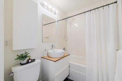 388 Campbell Street, Winnipeg, MB - Indoor Photo Showing Bathroom