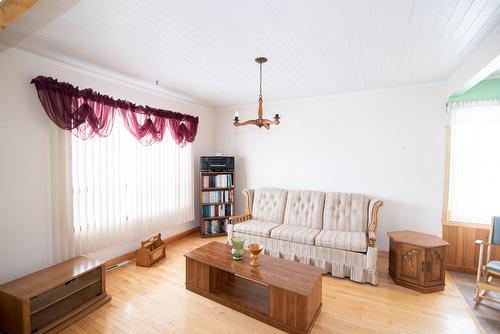 Living room - 276 Av. Morel, Kamouraska, QC - Indoor Photo Showing Living Room