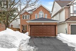 18 STATEN WAY  Ottawa, ON K2C 4E7