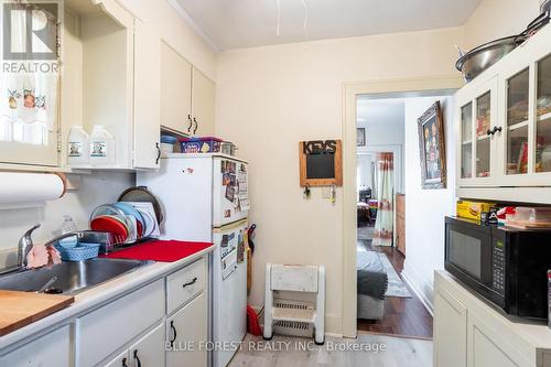 368 Wharncliffe Road S, London, ON - Indoor Photo Showing Kitchen