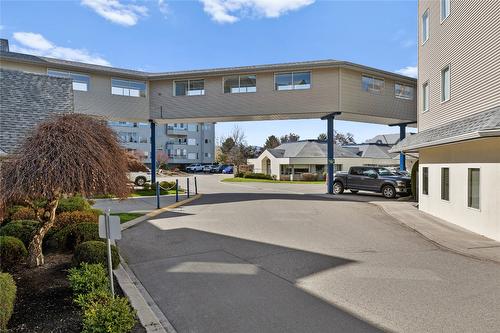 127-877 Klo Road, Kelowna, BC - Outdoor