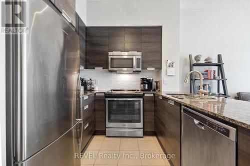 310 - 75 Eglinton Avenue W, Mississauga (Hurontario), ON - Indoor Photo Showing Kitchen With Upgraded Kitchen