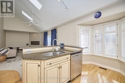 The island offers a double sink. - 