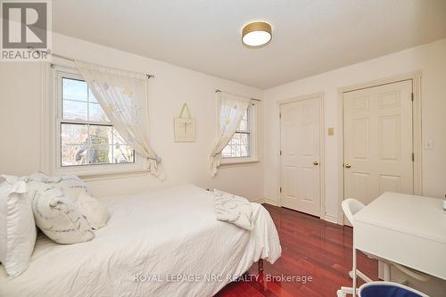 The second bedroom, double closet. - 12 Brigantine Court, St. Catharines (Port Weller), ON - Indoor Photo Showing Bedroom