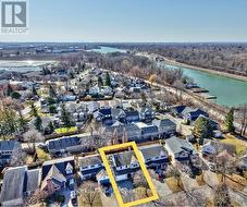 Located in a beautiful neighbourhood. - 