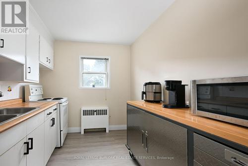 11 - 2418 New Street, Burlington, ON - Indoor Photo Showing Kitchen With Double Sink