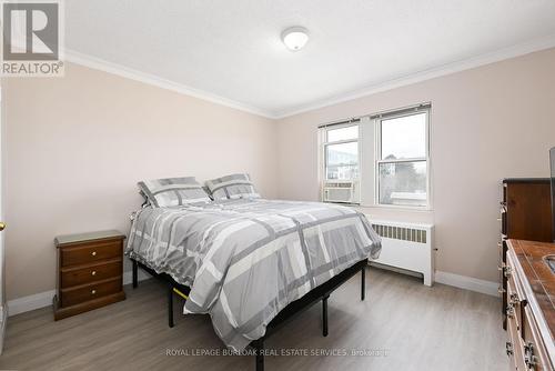 11 - 2418 New Street, Burlington, ON - Indoor Photo Showing Bedroom