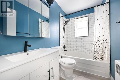 11 - 2418 New Street, Burlington, ON - Indoor Photo Showing Bathroom