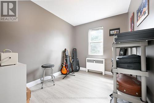 11 - 2418 New Street, Burlington, ON - Indoor